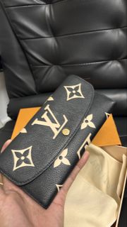 (Category: ) located in . Submitted by shoppersluxe2394 (Listing ID 1459422809, Image 1). Description: .