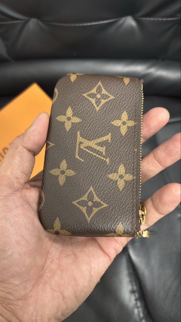 LOUIS VUITTON Monogram Canvas Key Pouch (Category: Luxury Bags & Wallets) located in Taguig. Submitted by shoppersluxe2394 (Listing ID 1459422362, Image 1). Description: .