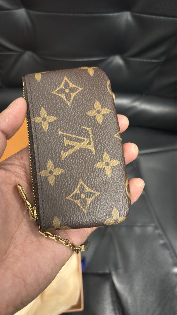 LOUIS VUITTON Monogram Canvas Key Pouch (Category: Luxury Bags & Wallets) located in Taguig. Submitted by shoppersluxe2394 (Listing ID 1459422362, Image 3). Description: .