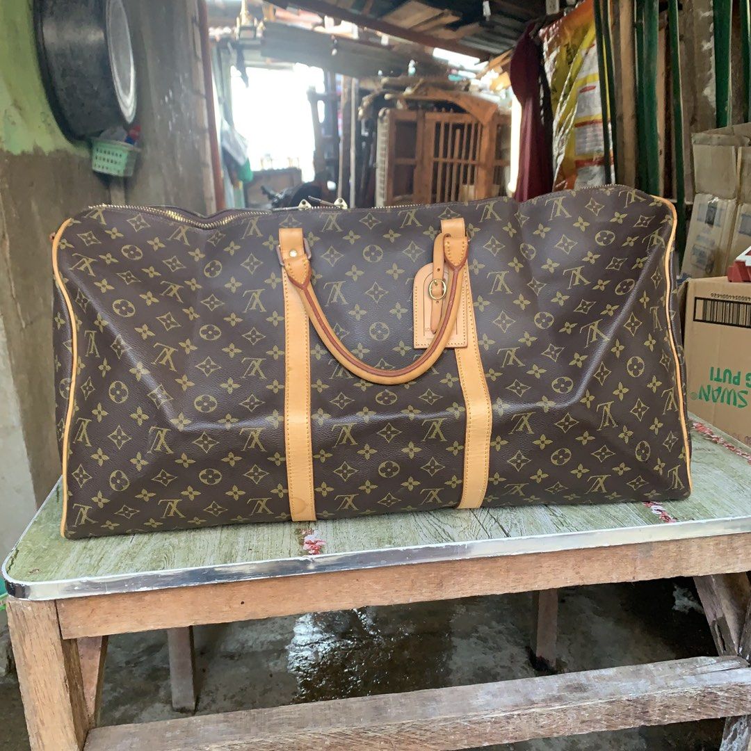 Louis Vuitton Monogram Keepall 55 Duffle Bag (Category: Luxury Bags & Wallets) located in Cebu City. Submitted by jkeive (Listing ID 1459486891, Image 3). Description: - Classic Louis Vuitton Keepall 55 - Iconic monogram canvas with vachetta leather trim - Spacious interior, ideal for weekend trips or carry-on - Secure zipper closure - Includes original luggage tag - A timeless travel essential.