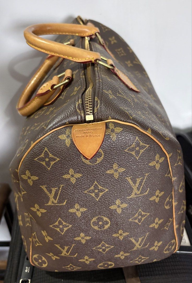 Louis Vuitton Monogram Speedy 35 (Category: Luxury Bags & Wallets) located in Paranaque City. Submitted by swiftarrow2026 (Listing ID 1459289669, Image 2). Description: - Classic Louis Vuitton Monogram.