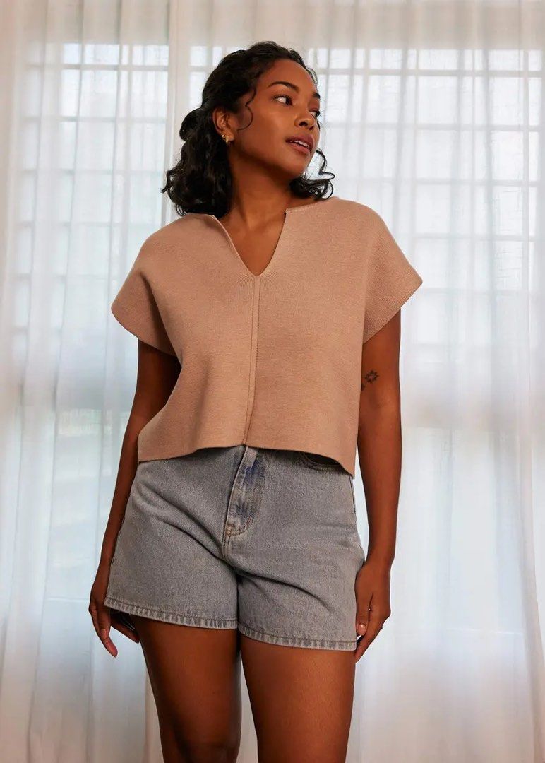 Love bonito knit top (Category: Blouses) located in Legazpi City. Submitted by thebagbragbyjojo (Listing ID 1459315766, Image 2). Description: Brand new w tag add 74 for sf.