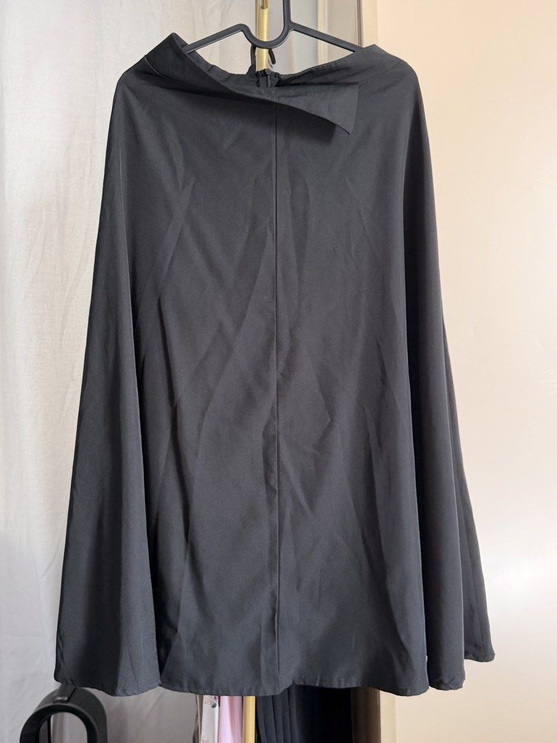 Lovito Black Flowy Skirt (Category: Skirts) located in Taguig. Submitted by love_preloved__ (Listing ID 1459347276, Image 1). Description: Tag size is Small. Lovito brand. Excellent condition. Zip back detail. .