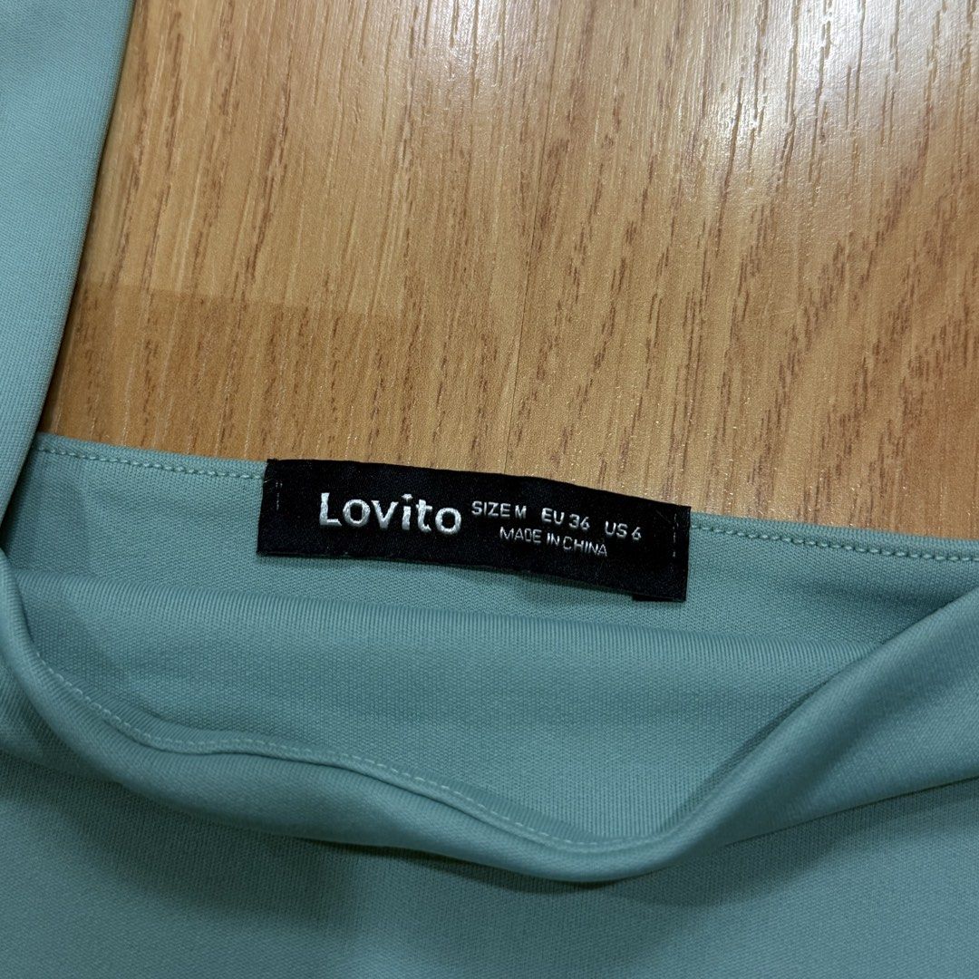 Lovito Teal Sleeveless Crop Top (Category: Sleeveless) located in Quezon City. Submitted by makismart.mnl (Listing ID 1459383379, Image 2). Description: - Lovito Teal Sleeveless Crop Top - Square neckline with thick straps - Size M mop: gcash / bank transfer mod: grab / lalamove.