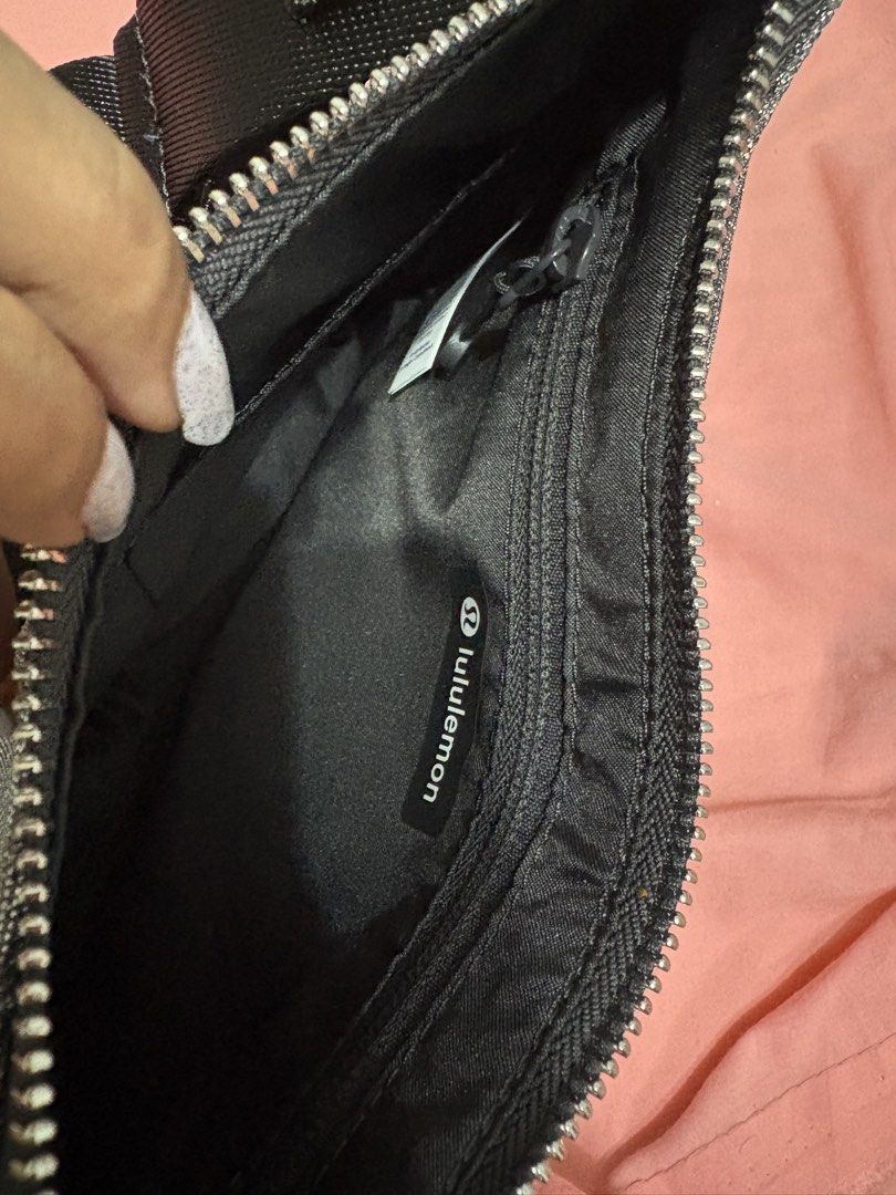 Lululemon Glitter Crossbody Bag - Silver (Category: Cross-body Bags) located in Quezon City. Submitted by eyjheyshop (Listing ID 1459382940, Image 3). Description: - Sparkly silver Lululemon crossbody bag - Main zippered compartment - Inner pocket - Adjustable strap - Comes with Lululemon dust bag - Ideal for everyday use or a night out.