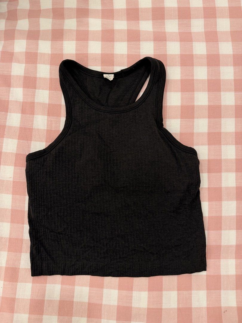 LULULEMON RIBBED RACER BACK TANK TOP (Category: Activewear) located in Abulug. Submitted by joysmithznjo (Listing ID 1459338098, Image 1). Description: - Black ribbed racerback tank top - Soft and stretchy material - Ideal for workouts or casual wear - Features Lululemon logo at the back - Size: L (170/80A).