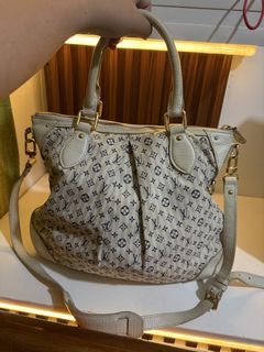 (Category: ) located in . Submitted by THRIFTTHRILLBAGS (Listing ID 1459432211, Image 1). Description: .