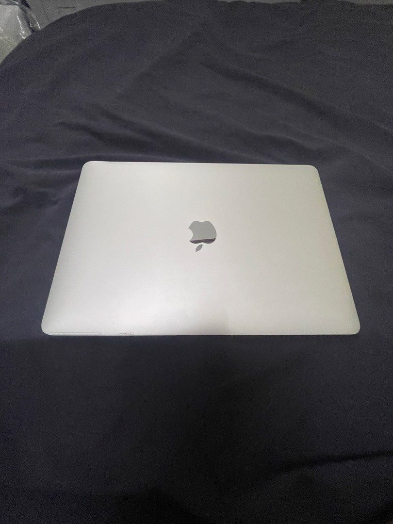 macbook air i5 2018 (Category: Laptops & Notebooks) located in Manila. Submitted by hometechieonlineshop (Listing ID 1459301134, Image 3). Description: macbook air 2018 intel core i5 8gb ram 256gb ssd macos sonoma apps microsoft office with charger issue: dent and scratch see pics to check.