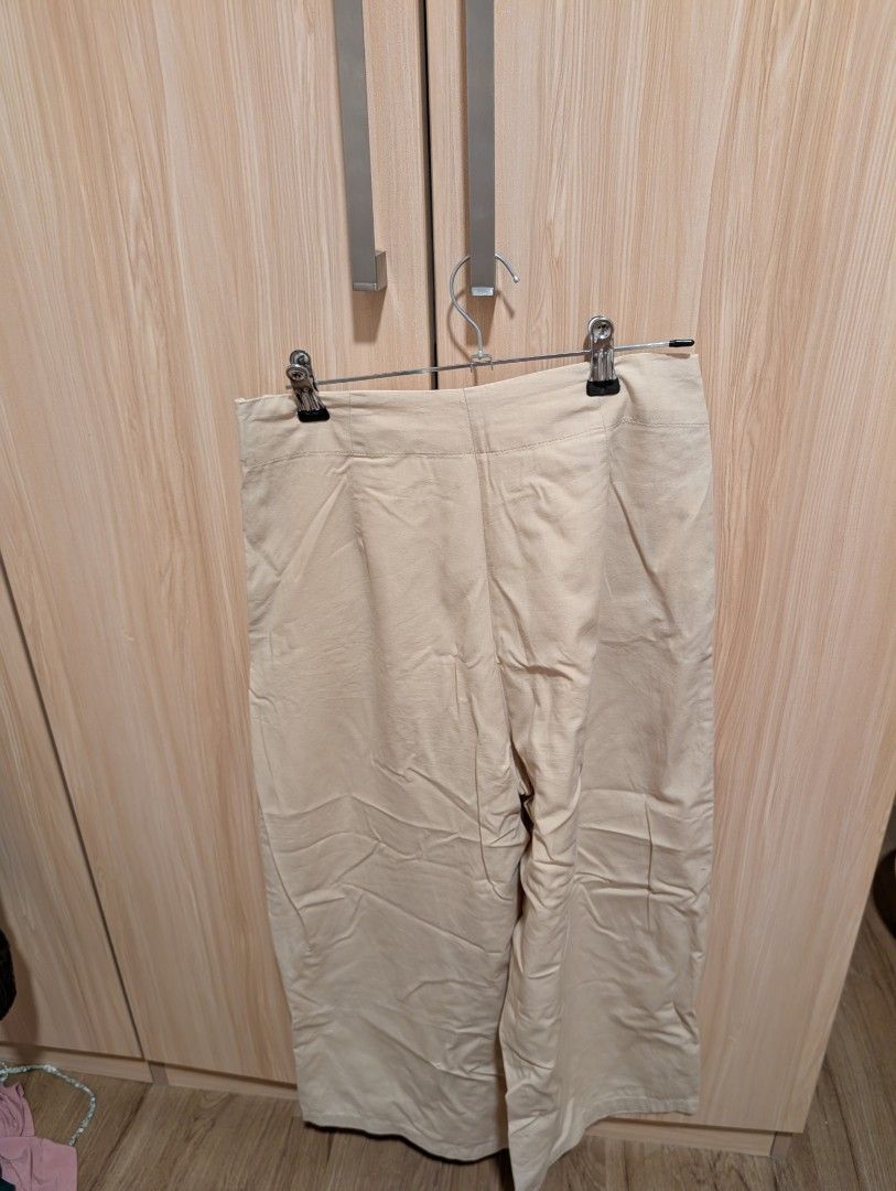 Mango Beige Wide Leg Cropped Pants (Category: Other Bottoms) located in Taguig. Submitted by kc_castillo (Listing ID 1459435029, Image 2). Description: Light pants, easy breezy. Bought in Mango! Love this, time to let go! .