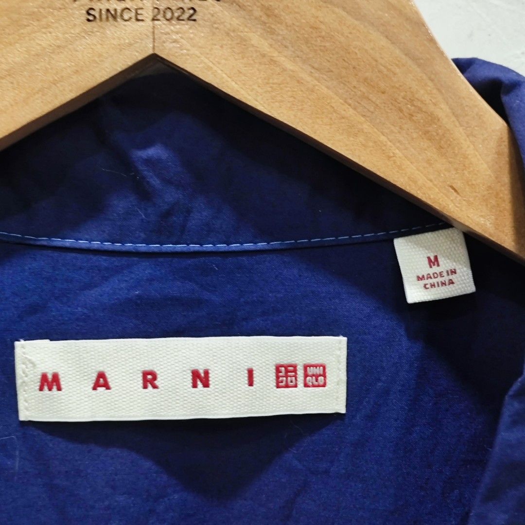 MARNI UNIQLO (Category: Tshirts & Polo Shirts ) located in Villasis. Submitted by archivemode. (Listing ID 1459384410, Image 3). Description: MARNI UNIQLO ______________________ Size: Large to XL (Measured by INCHES) Width: 23.5 Length: 28 Condition: Excellent Color Rate: 9.9/10 Issue: None "Colors may vary due to lightening" "Swipe to see more details of piece and appreciate♥️" _______________________ Mine : 599.