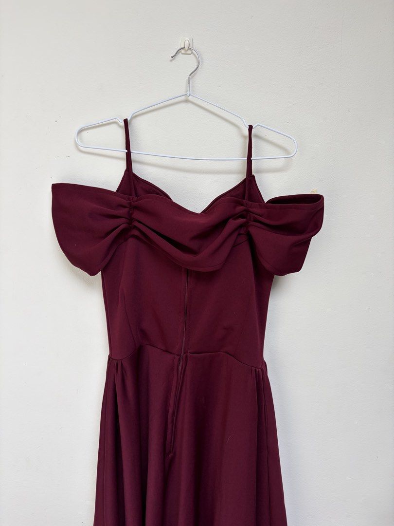 Maroon Off-Shoulder Bridesmaid Dress (Category: Dresses) located in Angono. Submitted by thingsbyzia (Listing ID 1459343625, Image 3). Description: - Deep maroon midi dress - Flattering sweetheart neckline with ruched detailing - Cold shoulder design with trendy puffy sleeves - Delicate spaghetti straps - Convenient back zipper closure - Flattering skater skirt style - Ideal for weddings, events, or special occasions.