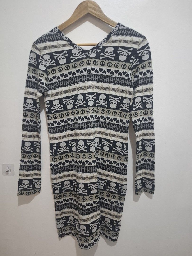 Mastermind japan size 1 (Category: Longsleeves) located in Tarlac. Submitted by christopher.24 (Listing ID 1459423273, Image 2). Description: excellent condition.