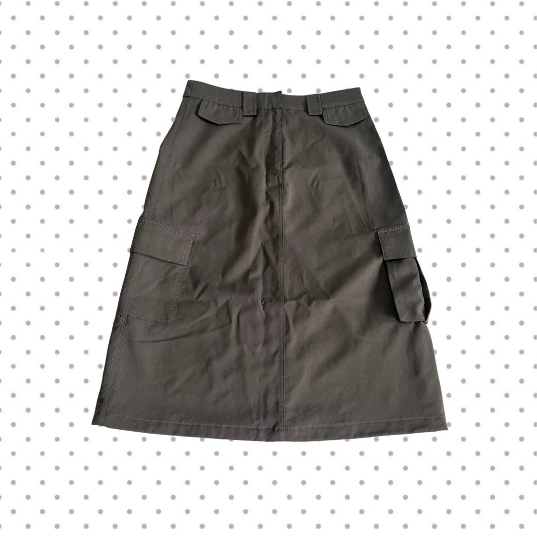 Acubi y2k Maxi cargo gray skirt (Category: Skirts) located in Quezon City. Submitted by jaikyoi (Listing ID 1459327946, Image 1). Description: 27-28 in waist 25 in length.