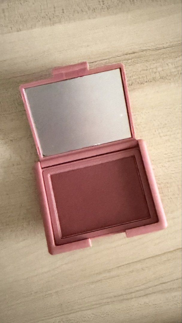 MCoBeauty Soft Touch Powder Blush - Bella Vista (Category: Makeup) located in Cainta. Submitted by getsometin (Listing ID 1459393124, Image 3). Description: Swatched once only.