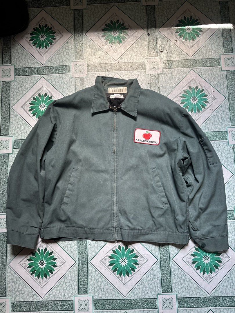 Men work wear jacket (Category: Coats, Jackets and Outerwear) located in Manila. Submitted by akdghandpick (Listing ID 1459331561, Image 1). Description: Uni work work wear jacket Size 26X26 boxy crop Issue visible on pic and need wash.