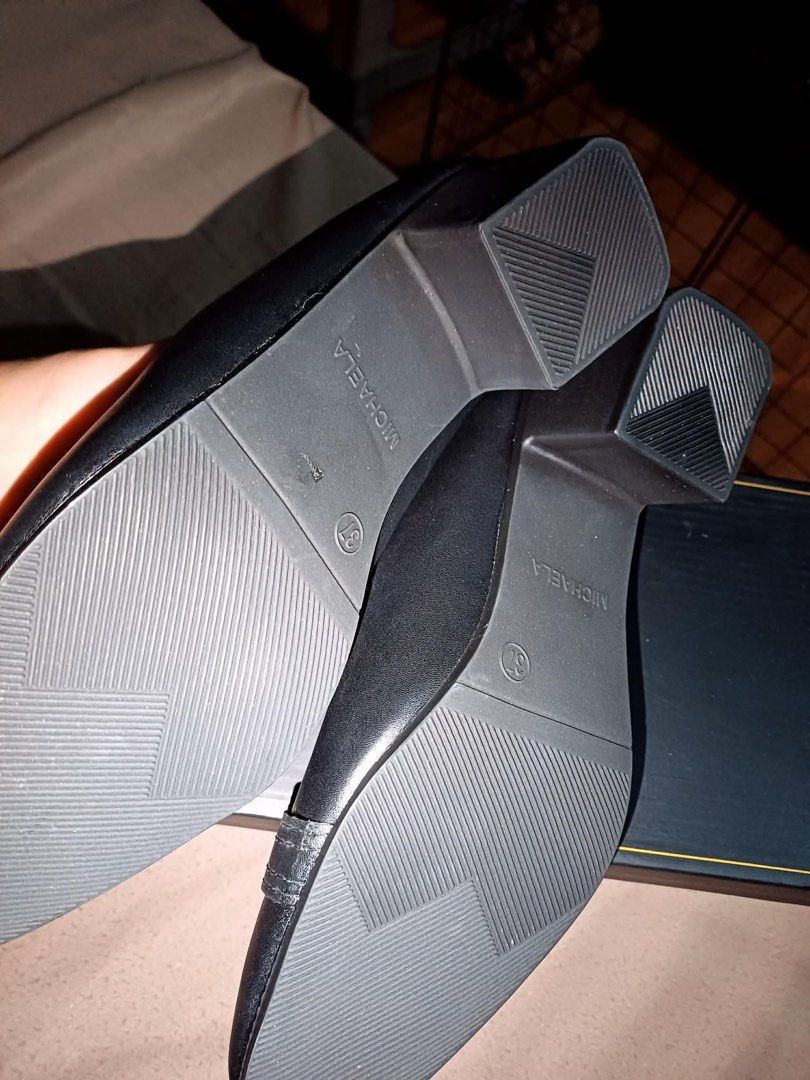 Michaela Sandals (Category: Flats & Sandals) located in Manila. Submitted by wane0126 (Listing ID 1459430715, Image 2). Description: Michaela Sandals Brand New size 7 Complete with box Orig price: 1300 Selling Price:1100 Manila Loc.