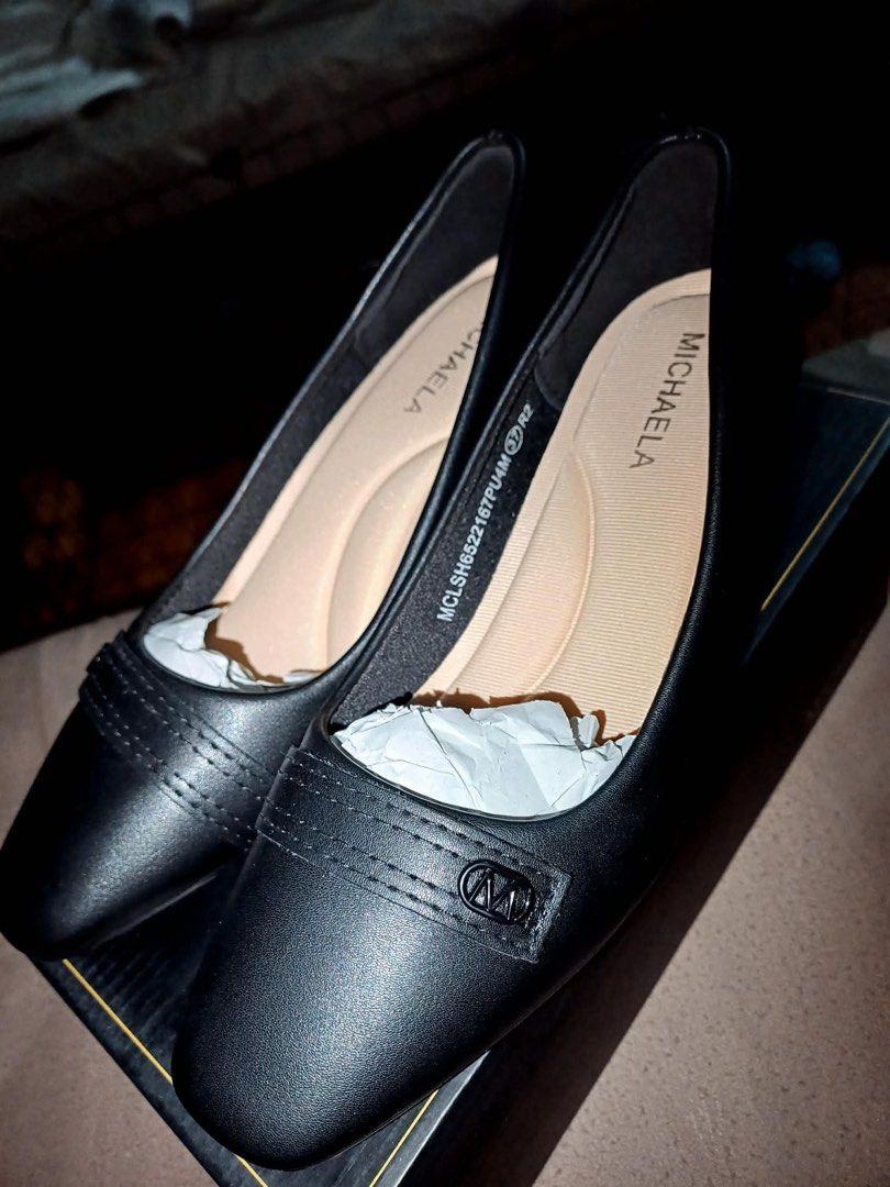 Michaela Sandals (Category: Flats & Sandals) located in Manila. Submitted by wane0126 (Listing ID 1459430715, Image 1). Description: Michaela Sandals Brand New size 7 Complete with box Orig price: 1300 Selling Price:1100 Manila Loc.
