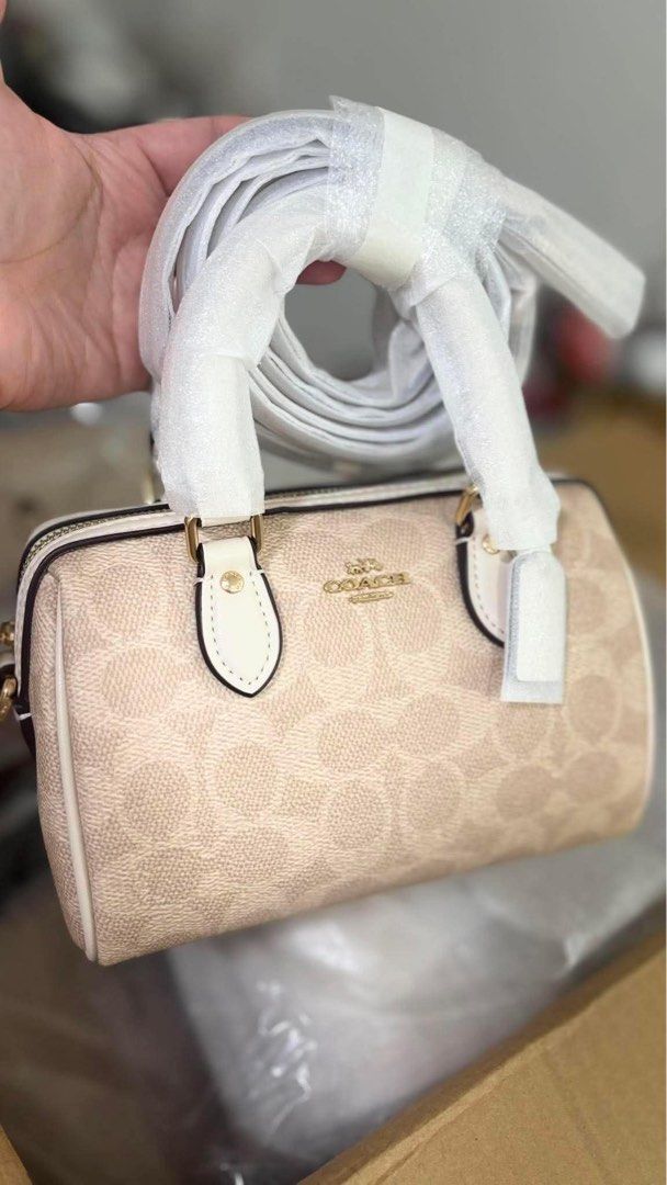 Mini Rowan (Category: Cross-body Bags) located in Manila. Submitted by froilan123 (Listing ID 1459450109, Image 1). Description: 𝗠𝗶𝗻𝗶 𝗥𝗼𝘄𝗮𝗻 Khaki, Walnut, Glacier White .