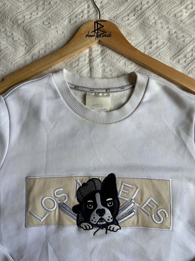 MLB LA Sweater (Category: Sleep and Loungewear) located in Davao. Submitted by dtb_clo (Listing ID 1459379519, Image 2). Description: Dimes: 18.5 x 25 Issue: yellow stains +Ship.