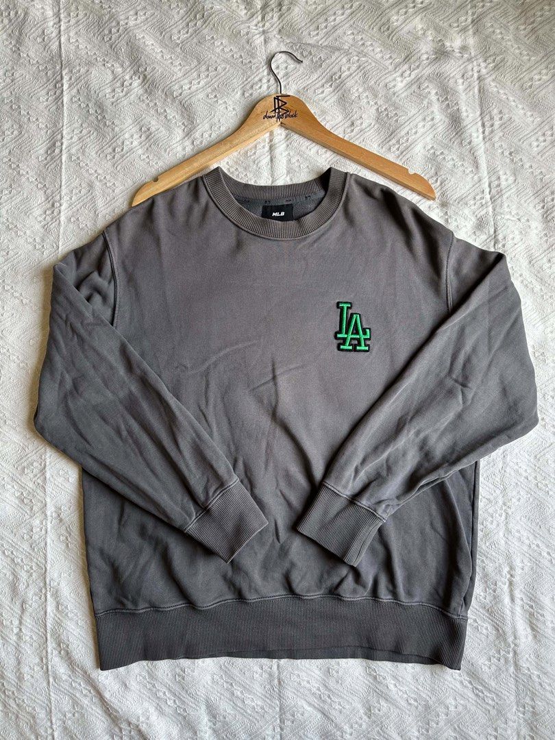 MLB LA Sweater (Category: Hoodies) located in Davao. Submitted by dtb_clo (Listing ID 1459396184, Image 2). Description: Dimes 22 x 26.5 No issue +Ship.