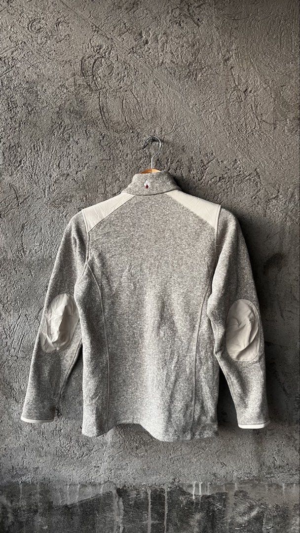 Montbell Fleece Jacket Grey Size M (Category: Coats, Jackets and Outerwear) located in Cabuyao City. Submitted by bulandos (Listing ID 1459382935, Image 2). Description: - Montbell Fleece Jacket - Color: Grey - Size: Medium (M) - Features: Full zip front, zippered hand pockets - Durability: Reinforced shoulder and elbow patches - Origin: Made in Vietnam - Versatile: Ideal for layering or wearing on its own.