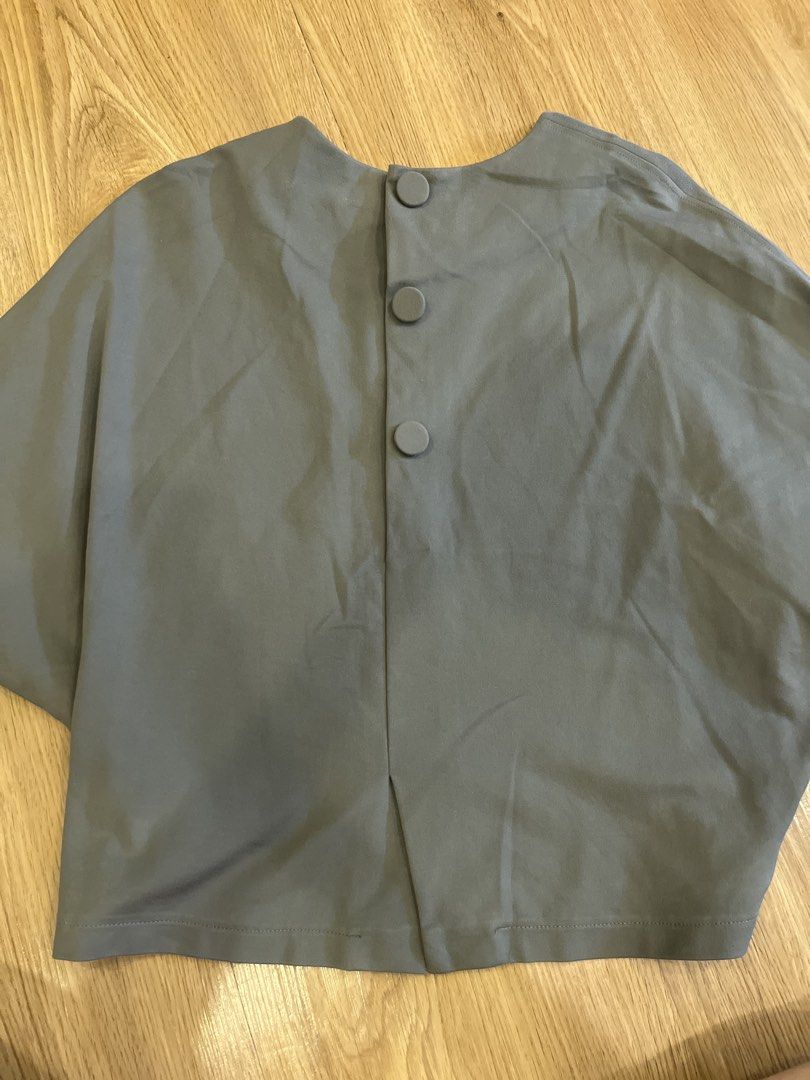 Mosaic Grey Batwing Sleeve Top with Button Back (Category: Blouses) located in Paranaque City. Submitted by kalattt (Listing ID 1459336149, Image 2). Description: - Grey top from Mosaic - Relaxed fit with batwing sleeves - Features three buttons down the back - Simple and versatile design - Perfect for casual wear or dressing up.