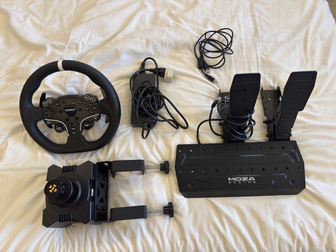 MOZA R5 Bundle (Category: Controllers) located in Manila. Submitted by freehealthcare (Listing ID 1459302693, Image 1). Description: RFS: Not using anymore.