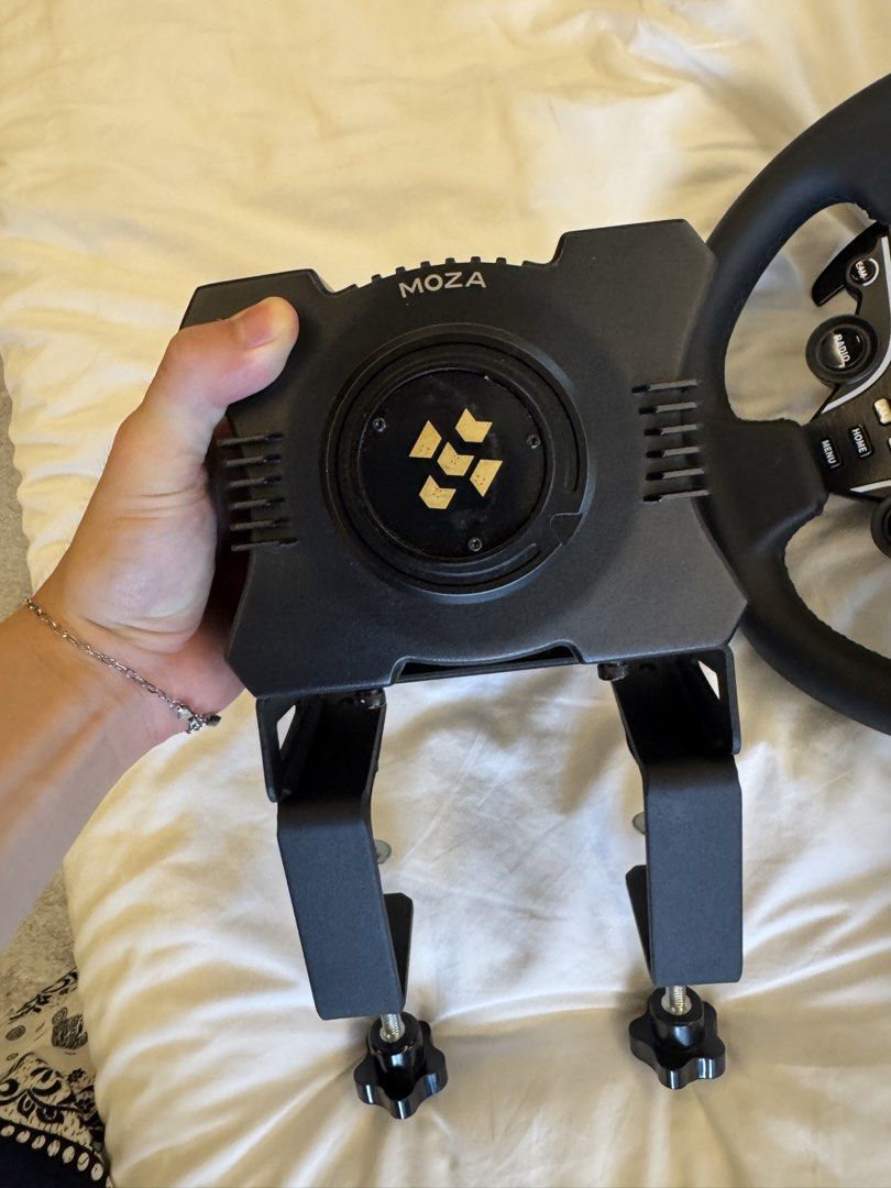 MOZA R5 Bundle (Category: Controllers) located in Manila. Submitted by freehealthcare (Listing ID 1459302693, Image 3). Description: RFS: Not using anymore.