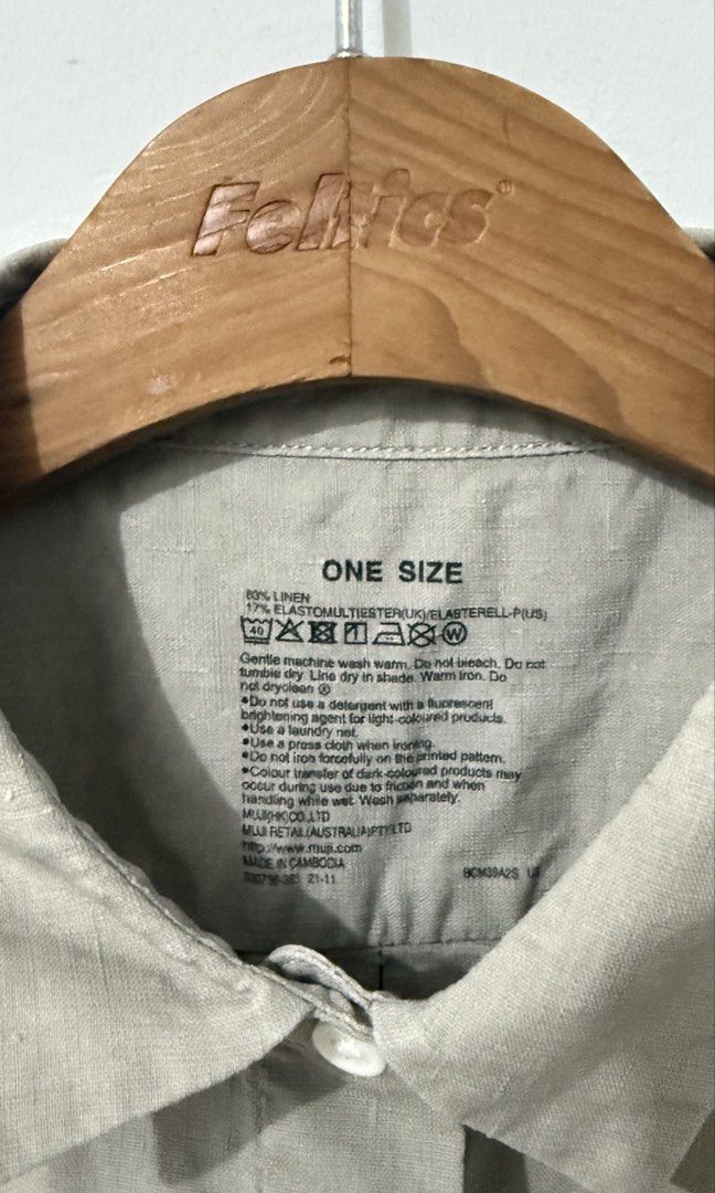 Muji one size linen-elasterell hidden buttondown (Category: Sleeveless) located in Cordova. Submitted by thedecluterrer (Listing ID 1459296395, Image 3). Description: .