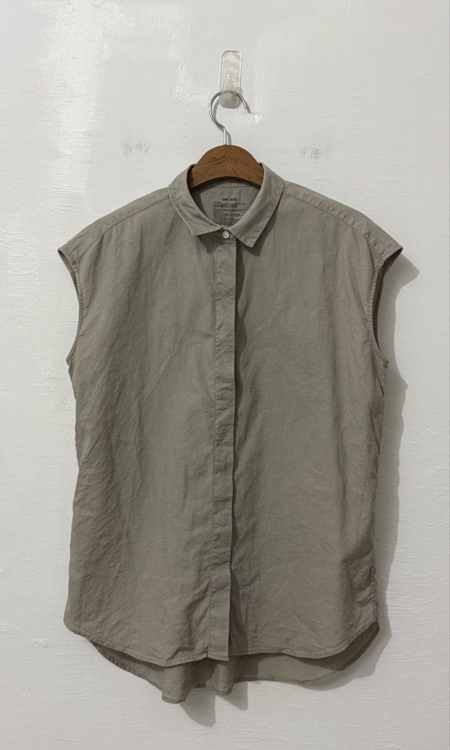 Muji one size linen-elasterell hidden buttondown (Category: Sleeveless) located in Cordova. Submitted by thedecluterrer (Listing ID 1459296395, Image 1). Description: .
