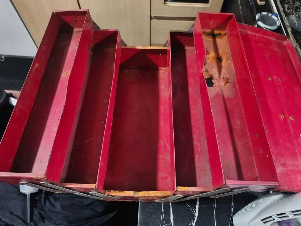Multi layer toolbox (Category: Storage Boxes & Baskets) located in Pasig City. Submitted by randomstuffs23 (Listing ID 1459389347, Image 2). Description: May mgaonting lubog nasa pic as is for lalamove or pick up.