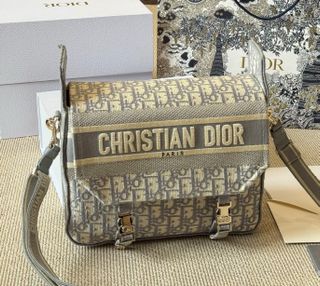 (Category: ) located in . Submitted by globalluxehub (Listing ID 1459385833, Image 1). Description: .
