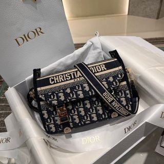 (Category: ) located in . Submitted by globalluxehub (Listing ID 1459385390, Image 1). Description: .