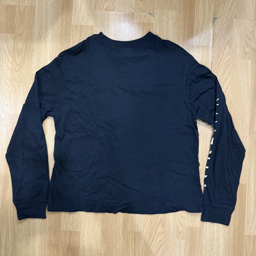Nike Air Long Sleeve Shirt (Category: Activewear) located in Quezon City. Submitted by makismart.mnl (Listing ID 1459415561, Image 2). Description: - Black Nike Air long sleeve shirt - Size: XS mop: gcash / maya / gotyme / bank transfer mod: grab / lalamove.