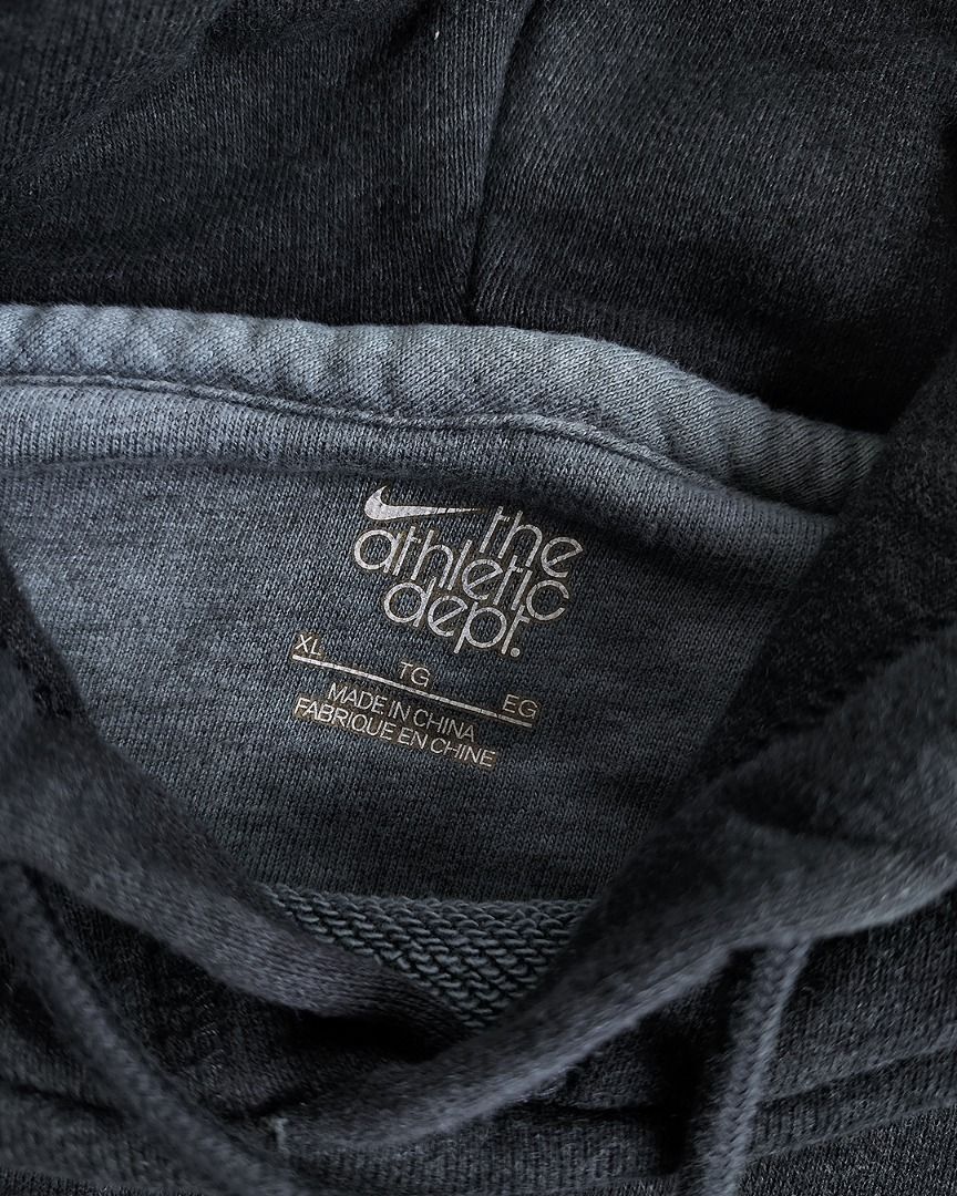 NIKE ATHLETIC DEPT BLACK/GREY HOODIE (Category: Coats, Jackets and Outerwear) located in Naga. Submitted by vision.zeroarchive (Listing ID 1459399617, Image 3). Description: 🔸 Tag Size: XL 📏 Length: 28 in | Width: 21.5 in ✨ Condition: 8.5/10 📝 Notes: None / Minimal wear ━━━━━━━━━━━━━━━━━━ 💰 MINE: ₱300 ⚡ Excludes shipping fee (+SF) ━━━━━━━━━━━━━━━━━━ ⚠️ QUICK NOTES: • Manage your expectations • Color may vary due to lighting ━━━━━━━━━━━━━━ 📍 