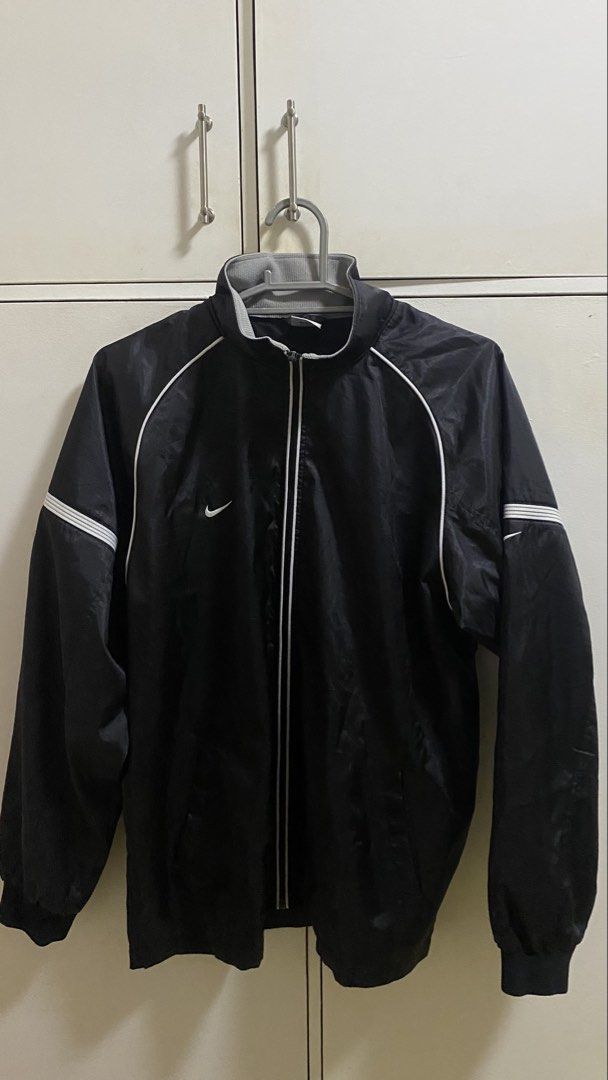 Nike Black Windbreaker (Category: Coats, Jackets and Outerwear) located in Santa Rosa. Submitted by jaydenmateo (Listing ID 1459394950, Image 1). Description: PM FOR MORE DETAILS GOOD CONDITION.