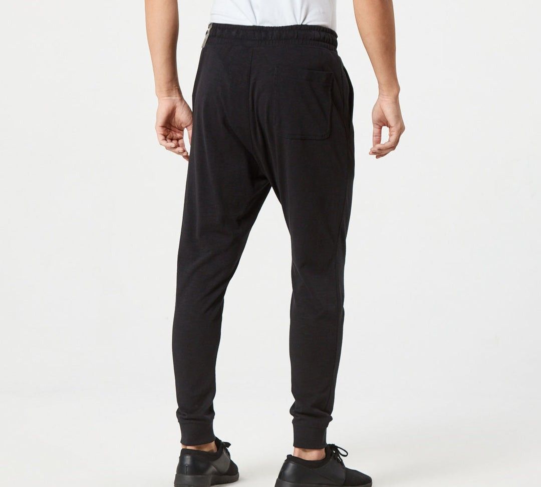 NIKE DUAL STRING TRIPLE BLACK JOGGER (Category: Joggers) located in Caloocan City. Submitted by wewearworn (Listing ID 1459391501, Image 2). Description: Waist: 34 to 36 Length: 39 Excellent No issues 9.5/10 Color Rate.