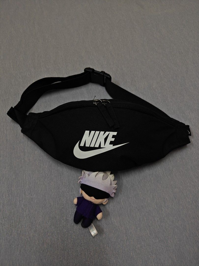 NIKE HERITAGE WAIST PACK (Category: Belt bags, Clutches and Pouches) located in Bacolod City. Submitted by yobibstuffs (Listing ID 1459436391, Image 1). Description: NIKE HERITAGE WAIST PACK GOOD TO EXCELLENT CONDITION NEED WASH 🧼🫧 PRICE: 999+SF OUTSIDE BACOLOD CITY 🏙️🌆 PM ME! 📥📥📥.