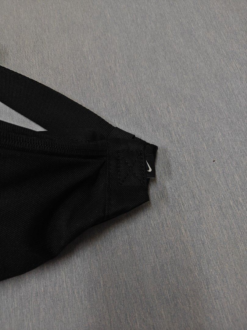 NIKE HERITAGE WAIST PACK (Category: Belt bags, Clutches and Pouches) located in Bacolod City. Submitted by yobibstuffs (Listing ID 1459436391, Image 2). Description: NIKE HERITAGE WAIST PACK GOOD TO EXCELLENT CONDITION NEED WASH 🧼🫧 PRICE: 999+SF OUTSIDE BACOLOD CITY 🏙️🌆 PM ME! 📥📥📥.