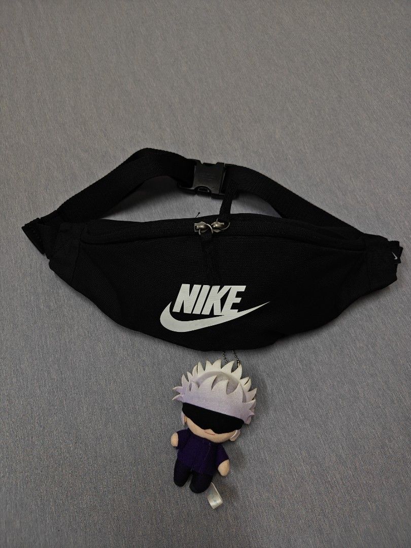NIKE HERITAGE WAIST PACK (Category: Belt bags, Clutches and Pouches) located in Bacolod City. Submitted by yobibstuffs (Listing ID 1459436391, Image 3). Description: NIKE HERITAGE WAIST PACK GOOD TO EXCELLENT CONDITION NEED WASH 🧼🫧 PRICE: 999+SF OUTSIDE BACOLOD CITY 🏙️🌆 PM ME! 📥📥📥.
