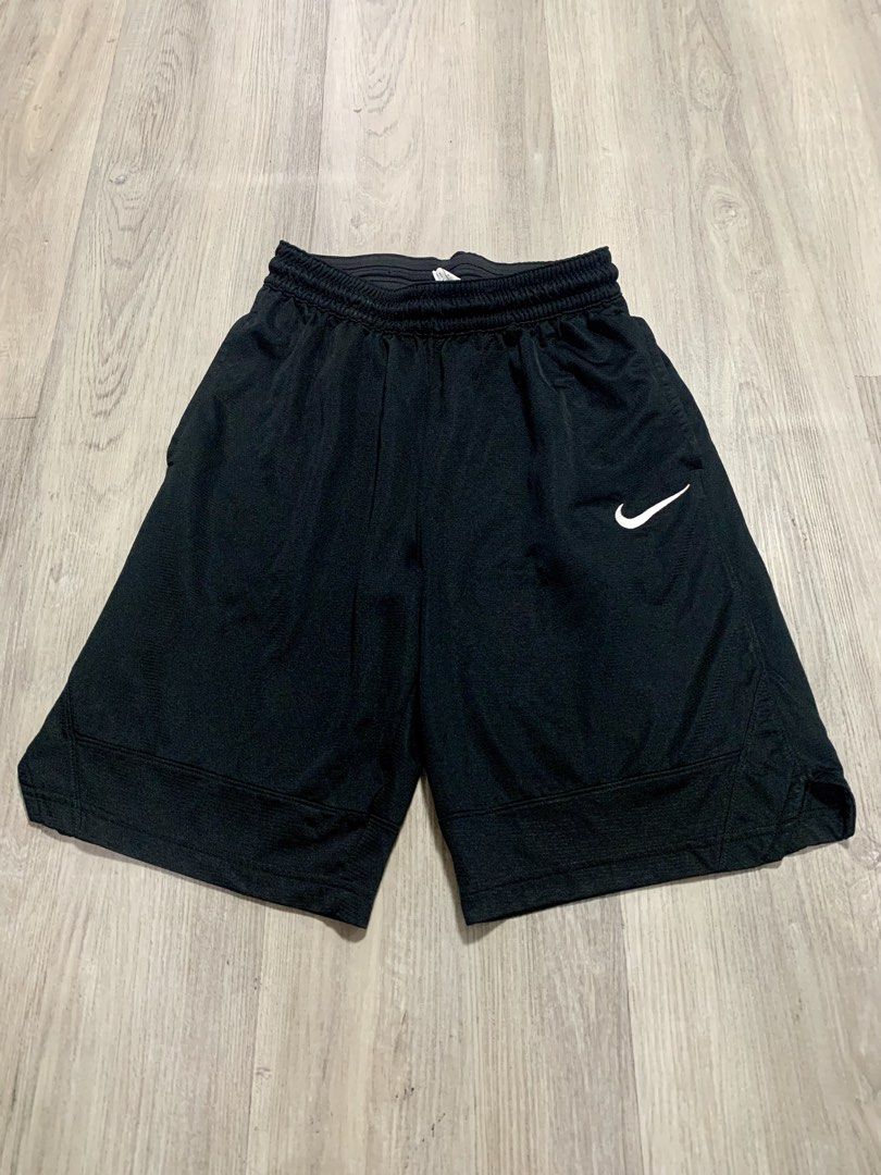 Nike jersey 399 (Category: Shorts) located in Makati City. Submitted by sujpresko.thriftshop (Listing ID 1459343967, Image 2). Description: Nike jersey Small adult 399 Makati loc Pm Meets n shipp jnt lalamove.
