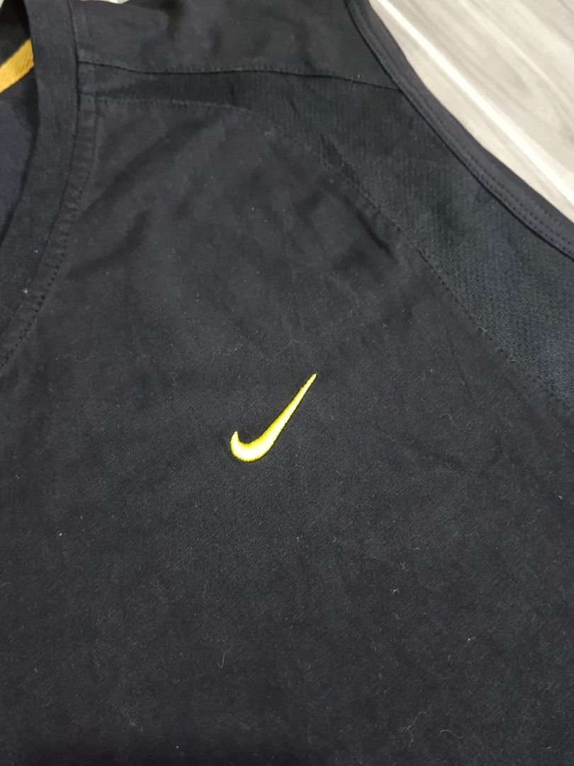 NIKE RUNNING FITDRY SANDO (freeshipping) (Category: Activewear) located in Quezon City. Submitted by gyl-stop (Listing ID 1459328217, Image 2). Description: free shipping 23 x 30 very good condi cr: 9.5/10 issue: need wash.