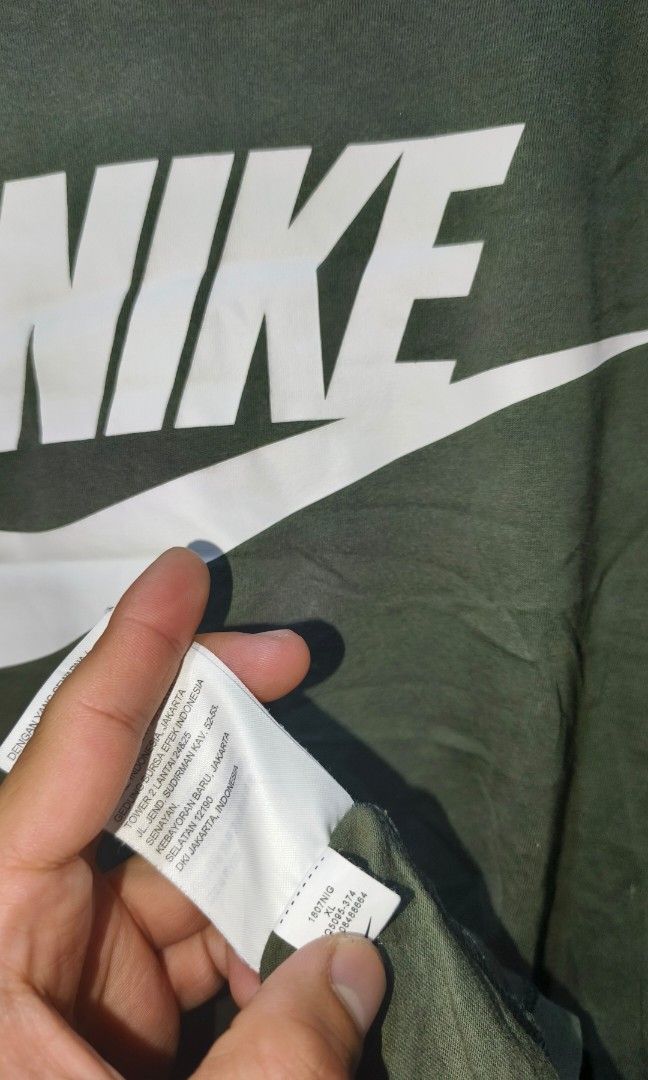 NIKE SHIRT MOSS GREEN (Category: Tshirts & Polo Shirts ) located in Makati City. Submitted by updownthrift (Listing ID 1459465867, Image 2). Description: NO ISSUE NEED WASH ONLY.