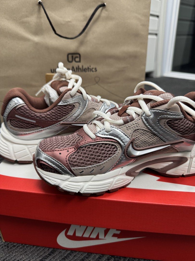 Nike V5 RnR (Category: Sneakers) located in Bulacan. Submitted by doraemonyahlata (Listing ID 1459473837, Image 1). Description: Slightly used po. Size: 5.5 US Women Rfs: will upgrade to Pickleball shoes .