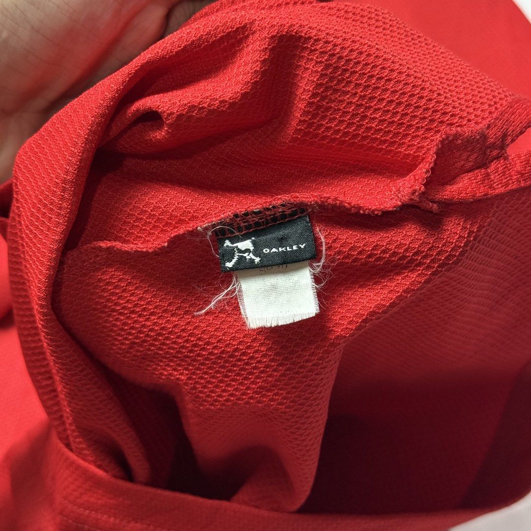 OAKLEY - Vintage Hydrolix Golf Polo (Category: Tshirts & Polo Shirts ) located in Cavite. Submitted by gooditems.cavite (Listing ID 1459418390, Image 3). Description: Size xl 25x29 Authentic No flaws Excellent condition.