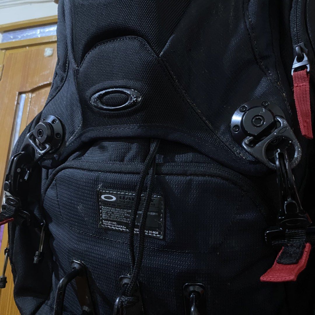 Oakley Big Kitchen Sink 35L Backpack (Category: Backpacks) located in Manila. Submitted by 4114thrifts.ph (Listing ID 1459399288, Image 2). Description: Item Name: Oakley Big Kitchen Sink 35L Backpack (Details) • Condition: Good Condition • Color Rate: 9/10 • Issue/s: Sign of Usage, Sliced Fabric & Need Wash Mine: 3,950 Free Shipping 📥 Dasmariñas City, Cavite, 4114📍.