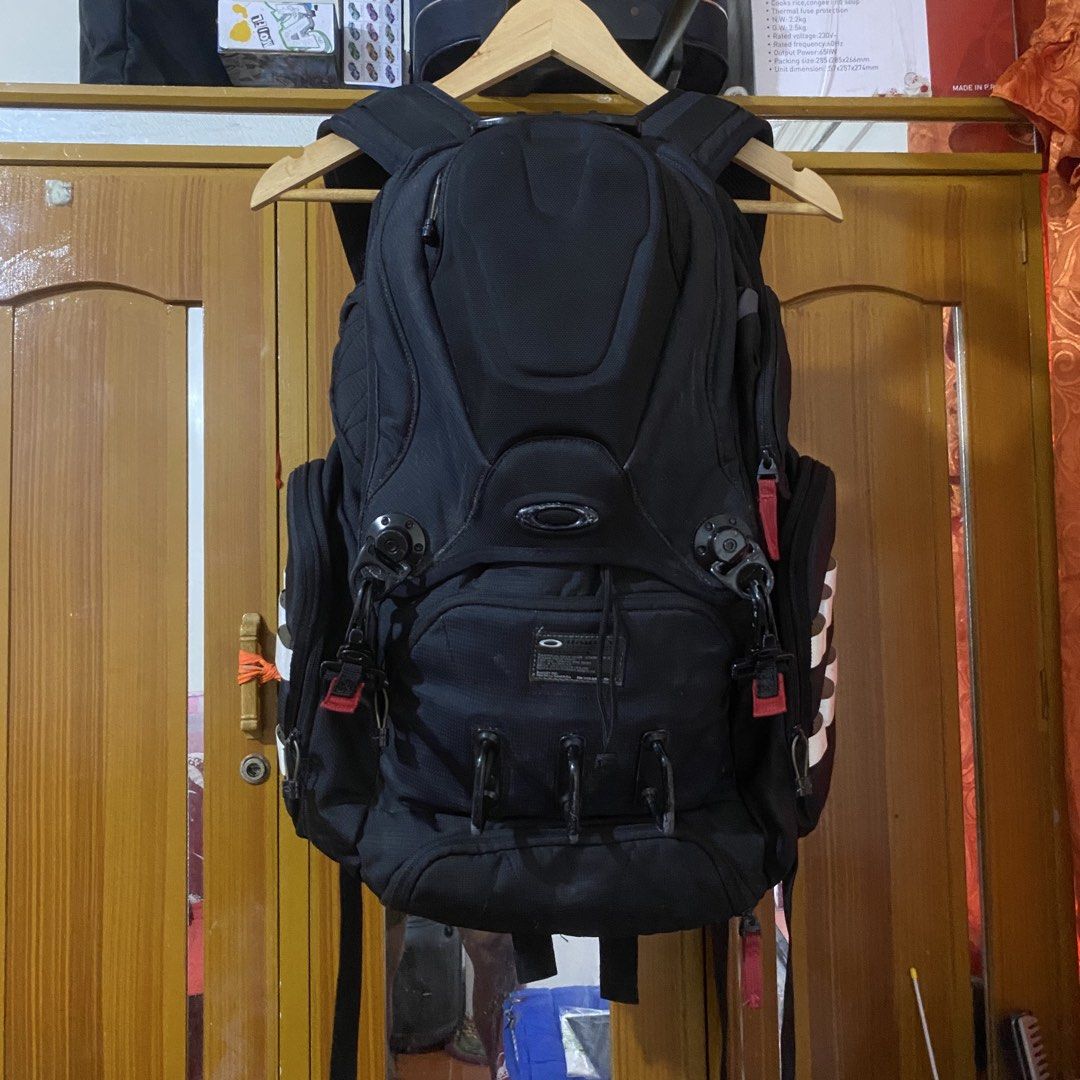 Oakley Big Kitchen Sink 35L Backpack (Category: Backpacks) located in Manila. Submitted by 4114thrifts.ph (Listing ID 1459399288, Image 1). Description: Item Name: Oakley Big Kitchen Sink 35L Backpack (Details) • Condition: Good Condition • Color Rate: 9/10 • Issue/s: Sign of Usage, Sliced Fabric & Need Wash Mine: 3,950 Free Shipping 📥 Dasmariñas City, Cavite, 4114📍.