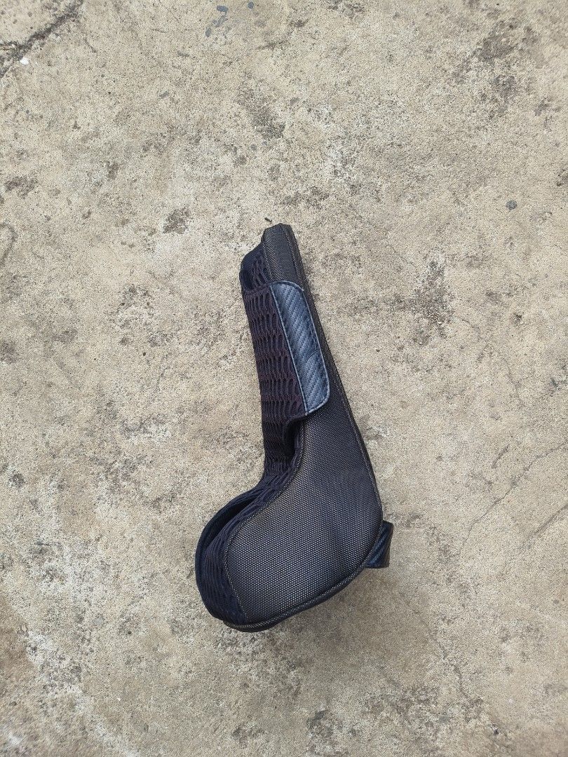 Oakley Golf Club Head Cover (Category: Golf) located in Davao. Submitted by tsupremacy (Listing ID 1459342181, Image 1). Description: Oakley Golf Club Head Cover - Excellent Condition - Color may vary due to lighting. - Color rate 10/10 - Issue: see last 2 pics.