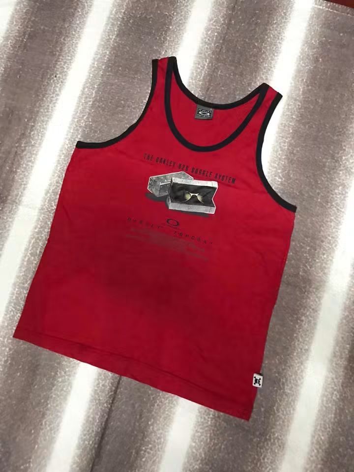 Oakley vintage sando (Category: Activewear) located in Bislig. Submitted by chrispril (Listing ID 1459298766, Image 3). Description: Oakley vintage sando Excellent condition No issue 📩📩.