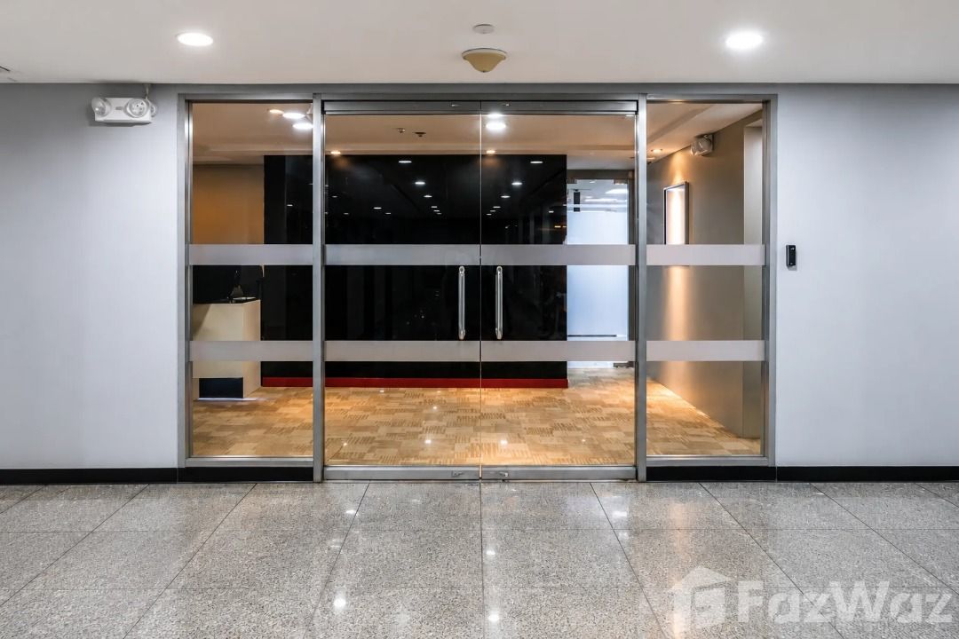 Office for rent at The Orient Square (Category: Commercial) located in Makati City. Submitted by propertyproph (Listing ID 1459376007, Image 3). Description: 🏢 Office for Rent – 550.14 sqm Office Space in Ortigas Center 📍 F. Ortigas Jr. Road, Ortigas Center, Pasig City Elevate your business operations with this spacious 550.14 sqm office space at The Orient Square Ortigas Center. Offering a generous floor area, city views, 24-hour security, and